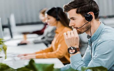 A customer service representative on the phone - How to Diagnose and Respond to Merchant Churn